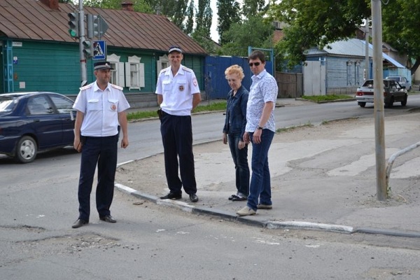 В Саратове прошел рейд по проверки обращений на онлайн-карту «Дороги без проблем» 