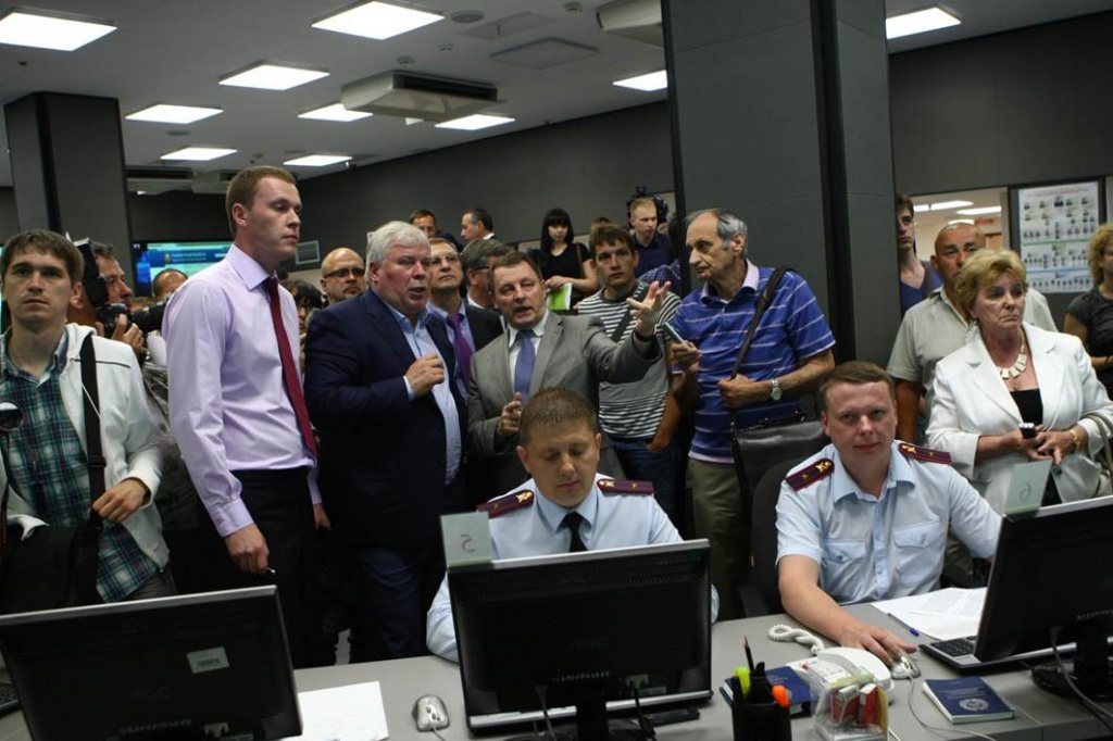 Участники заседания в аналитическом центре ЦСН БДД МВД России